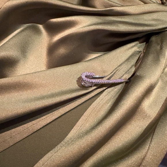 Pre-loved SAU LEE Heidi Dress Avocado Green Knot One Shoulder - Picture 9 of 9